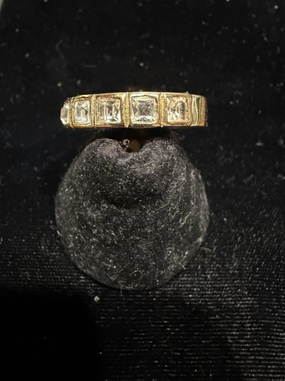 Dryberg Kern Goldtone Band with clear stones Size 8